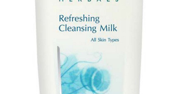 Himalaya Herbals Refreshing Cleansing Milk, 100ml - Bazaar5 Germany
