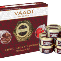 Vaadi Herbals Deep Moisturising Chocolate Spa Facial Kit with Strawberry Extract, 270g