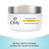 Olay Natural Aura Day Cream with SPF 15 | Glowing Radiance Cream | With Niacinamide and Vitamin E | Normal, Oily, Dry, Combination Skin | 50g