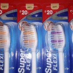 Colgate Super Flexi Toothbrush - Soft (Colour May Vary)