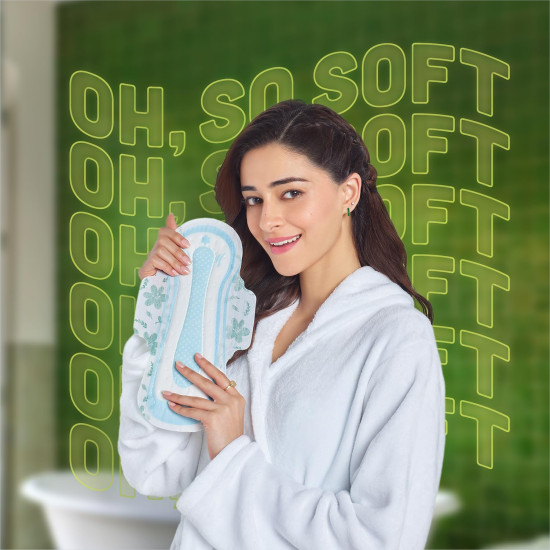 WHISPER ULTRA HYGIENE+COMFORT SANITARY PADS, 50 XL+ PADS, FOR HEAVY FLOW, LONG LASTING PROTECTION, LOCKS ODOUR & WETNESS, DRY TOP SHEET, DISPOSABLE WRAPPER