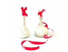 Prasanthi Gardens- Amazon Brand Ayurveda Kizhi/Massage Kizhi/ Pain relief- Muscle Relaxant Potli/ Podi Kizhi / Herbal compress Potli/ Hot compress pack/ Kerala Ayurveda Kizhi- Pack of 2, Multicolour