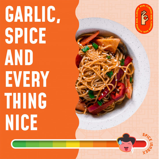 MasterChow Chilli Garlic Noodle Pack - Hakka Noodles (300G) + Chilli & Garlic Bang Bang (220G) Cooking Sauce | No Artificial Color | Street Style Chowmein | Serves 4-5 Meals, No Artificial Colours