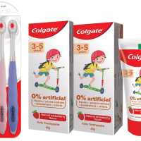 Colgate Kids Anticavity Toothpaste for 3-5 Years, 160g (80g x 2), Natural Strawberry Flavour, 0% Artificial Substances & Colgate Gentle UltraFoam Ultra Soft Bristles, 2 Pcs, Multicolor