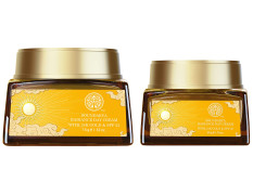 Forest Essentials Soundarya Radiance Cream With 24K Gold & SPF 25& Forest Essentials Soundarya Radiance Cream With 24K Gold & SPF 25