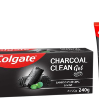 Colgate Visible White O2 Manual Toothbrush for adults- 2 Pcs & Colgate Charcoal Clean 240g (120g x 2, Pack of 2) Black Gel Toothpaste