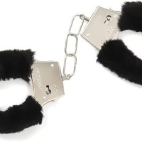 YUPPIN Kids Toy Handcuffs with Fluffy Cover – Safe Pretend Play Metal Handcuffs with Keys – Soft Plush Covering for Police Role Play & Fancy Dress (Black)