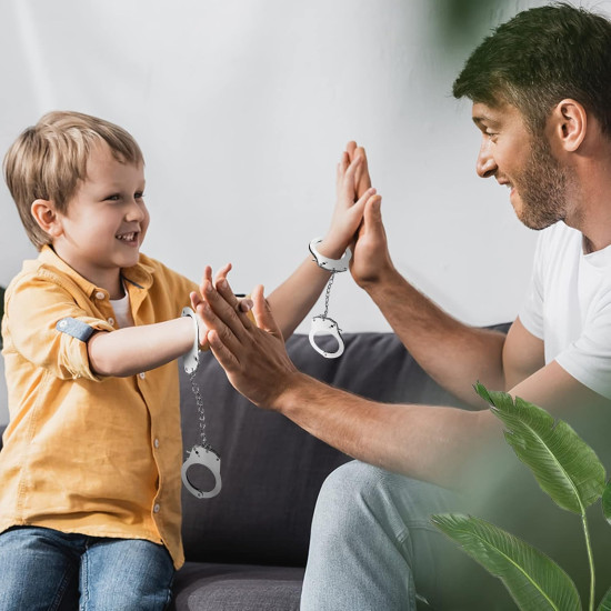 YUPPIN Kids Toy Handcuffs with Fluffy Cover – Safe Pretend Play Metal Handcuffs with Keys – Soft Plush Covering for Police Role Play & Fancy Dress (Black)